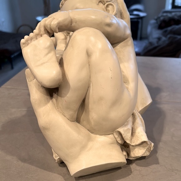 SOLD Newborn In Loving Hands Sculpture Baby Sleeping Figurine Indoor Outdoor Art - Picture 16 of 17